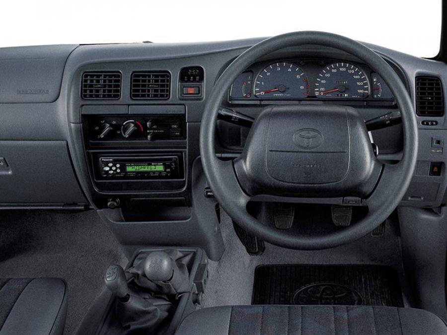  Toyota Hilux 2400D Single Cab 1997 года  (ZA) (фото 2 из 4)